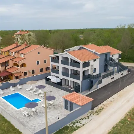 Natalija1 Apartment *