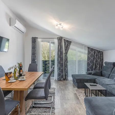 Apartment Natalija1 *