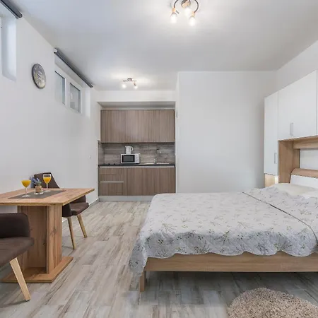 Natalija1 Apartment *