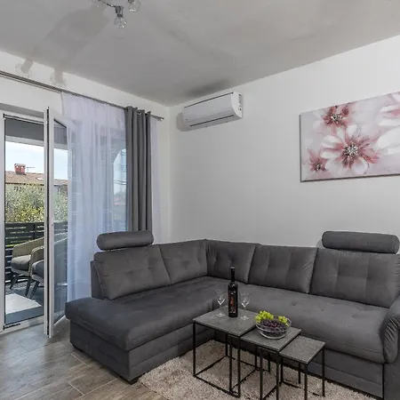 Apartment Natalija1 *