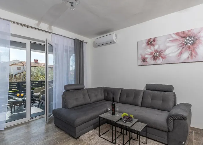 Apartment Natalija1 *