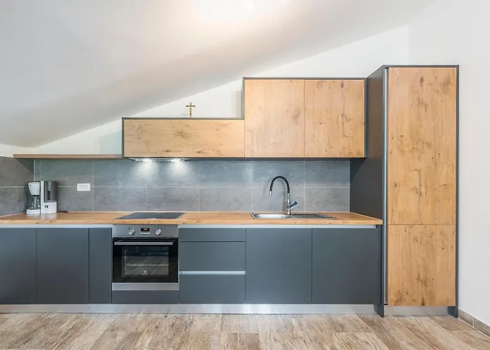 Apartment Natalija1 *