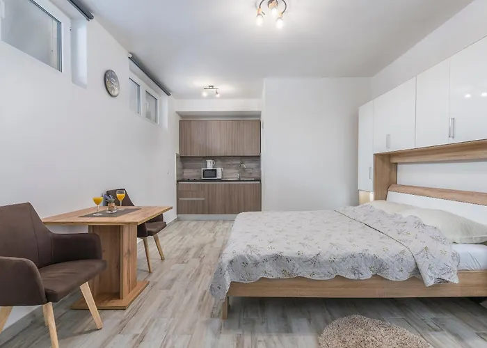 Natalija1 Apartment *