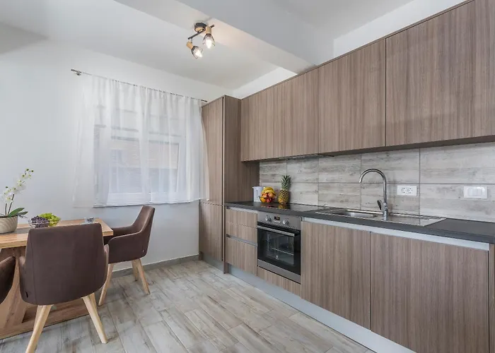 Natalija1 Apartment *