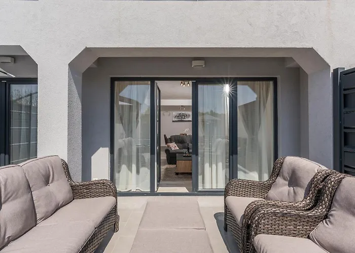 Apartment Natalija1 *